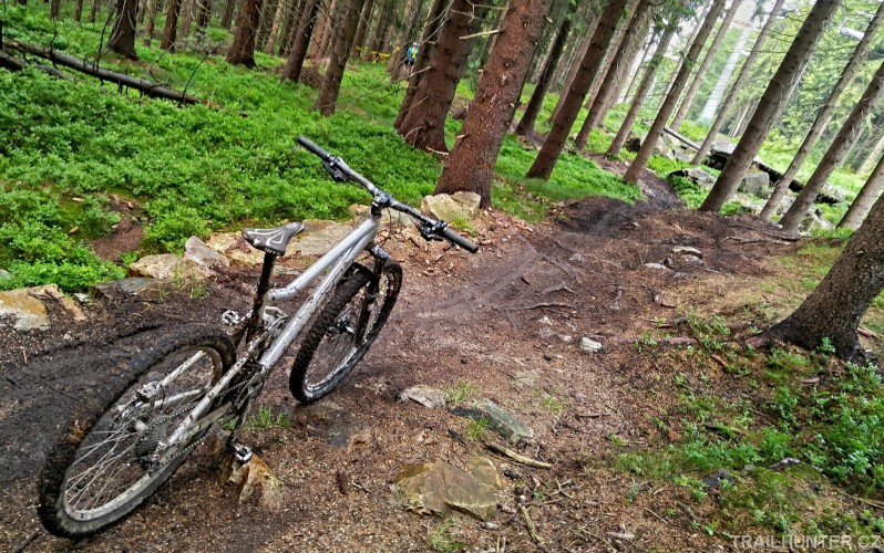 RB Bandit 675: z kopce ztratíte zábrany