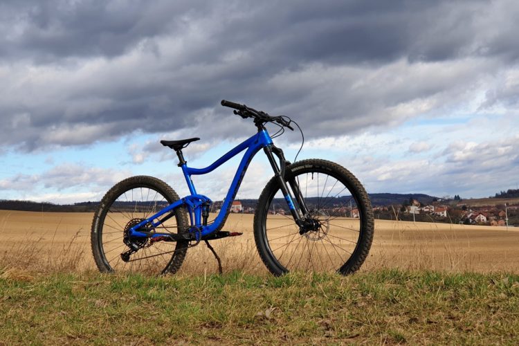 Giant Trance 2: Na traily patří 29" kola a se zdvihy se to nemusí přehánět