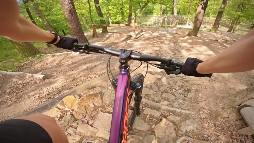 Bikearéna Anthropos: Na horském kole se dá vyřádit uprostřed Brna