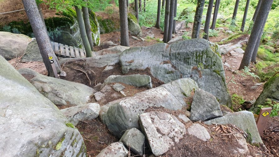 Nejnáročnější technický trail v Česku je u Trutnova. Na kole tu sjíždíte skály